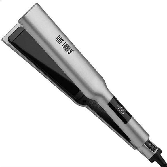 FLAT IRON BY HOT TOOL TITANIUM FROM PRO SIGNATURE BLACK TI COLLECTION 1 1/2”IRON - Picture 1 of 5